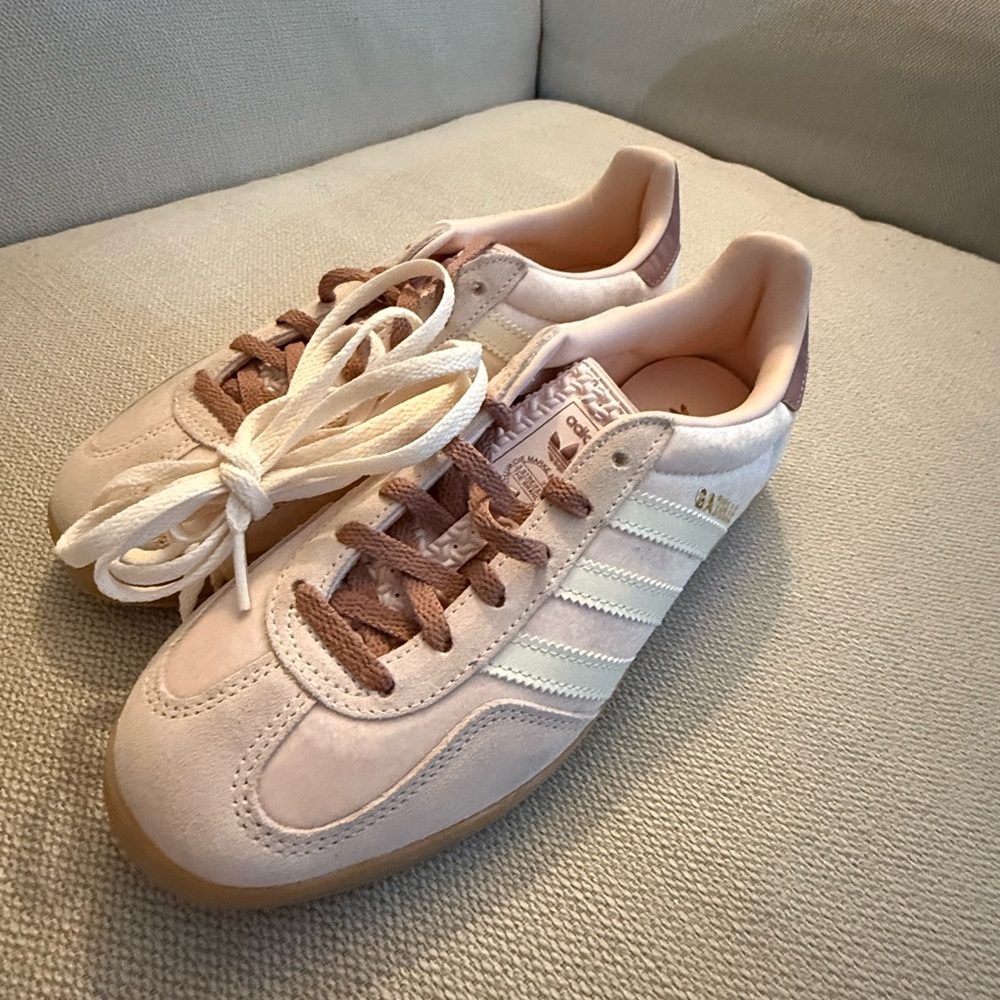 Adidas Women's Gazelle Indoor velvet - Picture 2 of 6